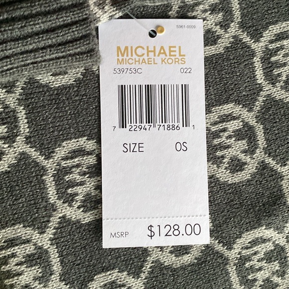 MK hat and scarf new in box - Picture 2 of 3